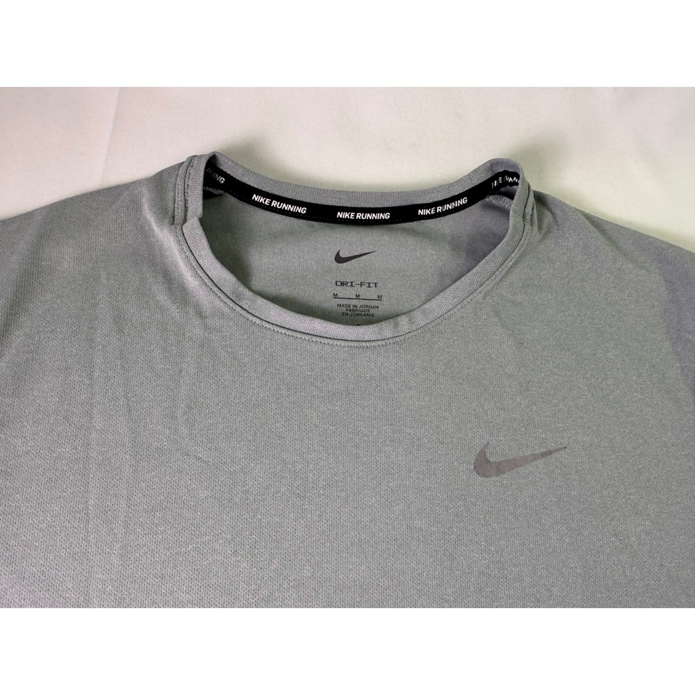 Nike Running Dri-FIT Shirt Men Medium Grey Short Sleeve Performance Training Tee
